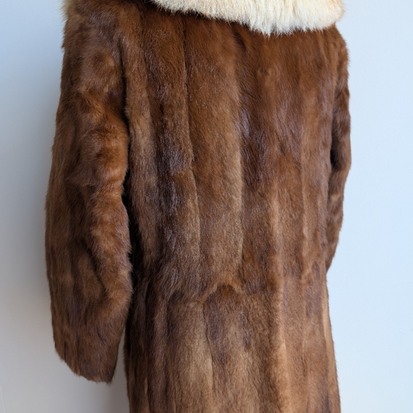 Vintage Mink Fur Coat With Fox Fur Collar And Trim - Picture 10 of 16